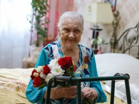 Участнице Великой Отечественной войны вручили нагрудный знак почётного гражданина Якутии