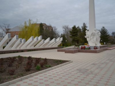 Памятник воинам-землякам, погибшим в 1941-45 гг