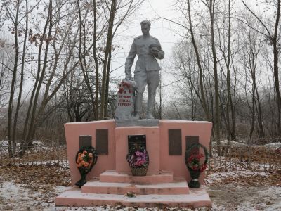 Воинское кладбище, где похоронены 93 советских воина, погибших в 1943 г. в боях с немецко-фашистскими захватчиками