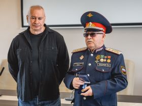 Секретарь СЖР Владимир Касютин вручил награды липецким журналистам