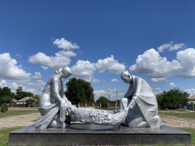 Братская могила воинов Советской Армии, погибших в 1942 - 1943 гг.