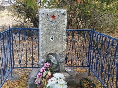 Братская могила советских воинов, погибших в период Сталинградской битвы