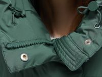 Утепленное пальто с капюшоном