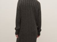 Вязаное платье с длинным рукавом