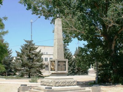 Памятный знак в честь воинов-односельчан, погибших в годы Великой Отечественной войны