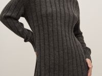 Вязаное платье с длинным рукавом