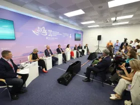 Айсен Николаев представил опыт креативной экономики Якутии на ВЭФ-2025