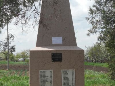 Братская могила красноармейцев, погибших за власть Советов в годы гражданской войны