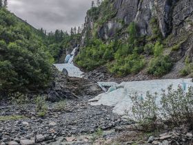 «В горах Семи Хребтов. Водопады хребта Сэттэ Дабан»