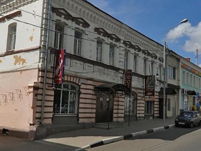 Здание общественное с лавками
