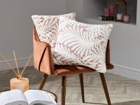 Наволочка декоративная Foliate, розовая