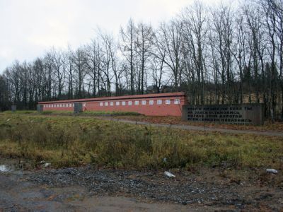 Памятное место, где захоронены советские воины, погибшие в 1941-1944 гг. и ленинградцы, погибшие при эвакуации в 1941-43 гг.