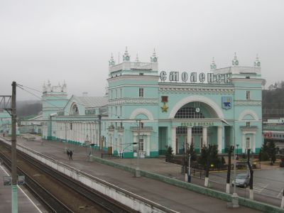 Железнодорожный вокзал, где в 1941 г. 129 стрелковая дивизия генерала А.М. Городнянского вела ожесточенные бои с немецко-фашистскими захватчиками. Место явок смоленских подпольщиков 1942-1943 г.