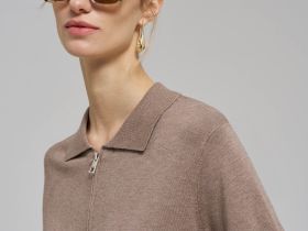 Легкий джемпер-поло полуприлегающего кроя