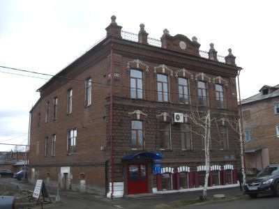 Каменное здание 1909 года, дом первого совдепа (февраль-май 1918 года), ныне районное управление сельского хозяйства