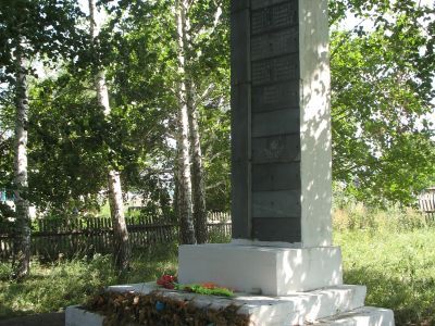Памятник воинам-землякам, павшим в годы Великой Отечественной войны (1941-1945 гг.). Обелиск