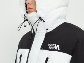 Утепленная куртка с контрастной отделкой