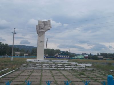Памятник Шагиту Худайбердину