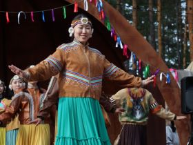 Показ национальной одежды состоялся на Ысыахе Олонхо