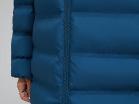 Утепленное пальто с капюшоном