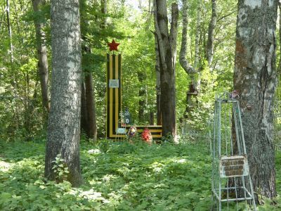 Братская могила советских воинов