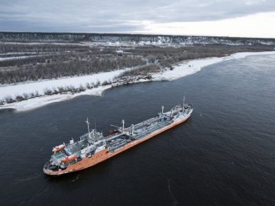 Более 95 тысяч тонн нефтепродуктов перевезла «Туймаада-нефть» в период навигации