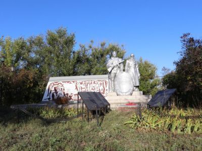 Памятник, погибшим землякам в гражданскую и Великую Отечественную войны