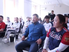 Сборной Якутии по стрельбе из лука вручили спортивную форму перед чемпионатом России