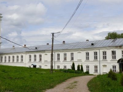 Корпус келий наместника, казначея, ризничего и эконома