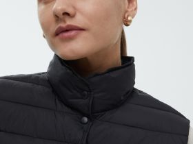 Утепленный жилет приталенного силуэта