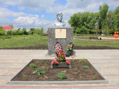 Могила Героя Советского Союза Спахова Ф.Я.