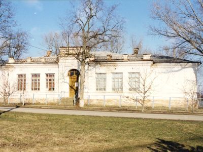 Здание, где в школе учился Герой Советского Союза Г.И. Свердликов