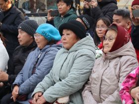 В Якутске открыли сквер со стелой памяти музыканта Айыы Уола