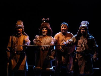 Саха театр открыл новый сезон премьерным спектаклем «Мазары. Путь к царю»