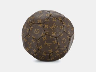 Louis Vuitton представил футбольный мяч стоимостью 328 тысяч рублей