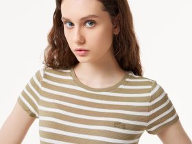 Женская футболка Lacoste приталенного кроя