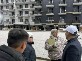 Виктор Романов проверил строительство двух школ, школы и детсада в Звездном
