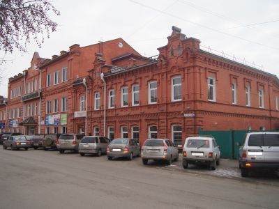 Здание мужской гимназии и дома П. Копылова (с переходом)