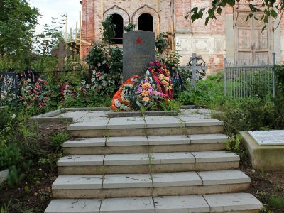 Памятное место, где захоронены партизаны, казненные фашистами в 1942 г.