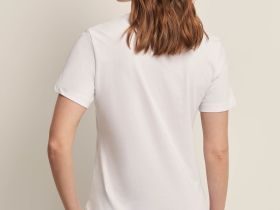 Футболка приталенного силуэта с принтом