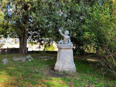 Скульптура "Мальчик с голубем"