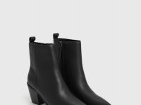 Казаки из натуральной кожи, Черный