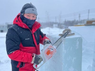 Конкурс ледовых скульптур стартовал на станции Нижний Бестях в Якутии