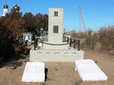 Памятник участникам первой обороны Севастополя и основателям поселка Николаевка Андрею и Дмитрию Бобырям