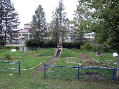 Братское захоронение советских воинов, погибших в 1941-44 гг.