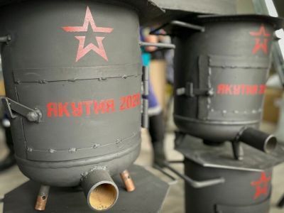 Участникам СВО из Якутии передали печки-буржуйки