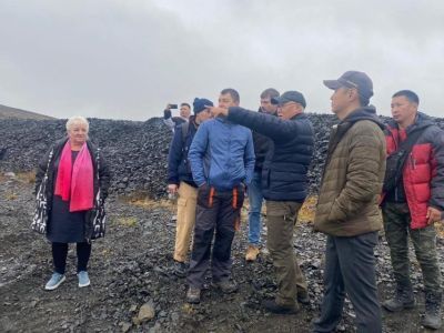 В Тикси проверили ход работ по обустройству охлаждающих установок на плотине озера Мелкое