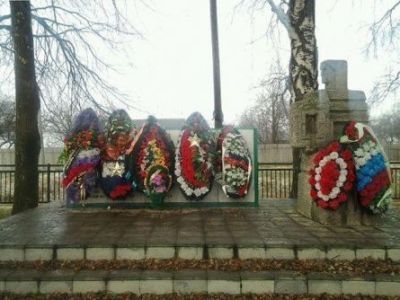 Братская могила с захоронением воинов, погибших в период Великой Отечественной войны 1941—1945 гг.