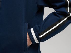 Толстовка свободного кроя из футера