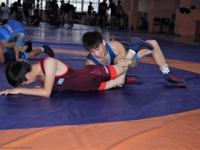 «Дети Азии». Якутской сборной по вольной борьбе вручили новую экипировку